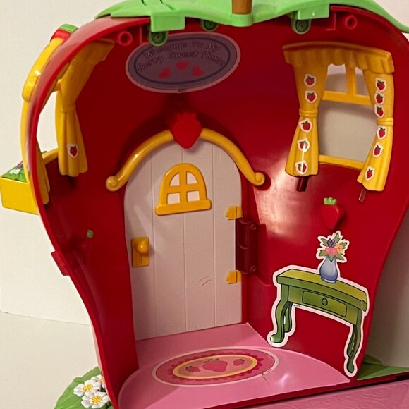 Strawberry Shortcake Berry Happy Home Playset with Doll & Accessories Vintage - Picture 4 of 15